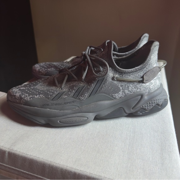 Men’s Adidas Ozweego Sneakers - Picture 3 of 8